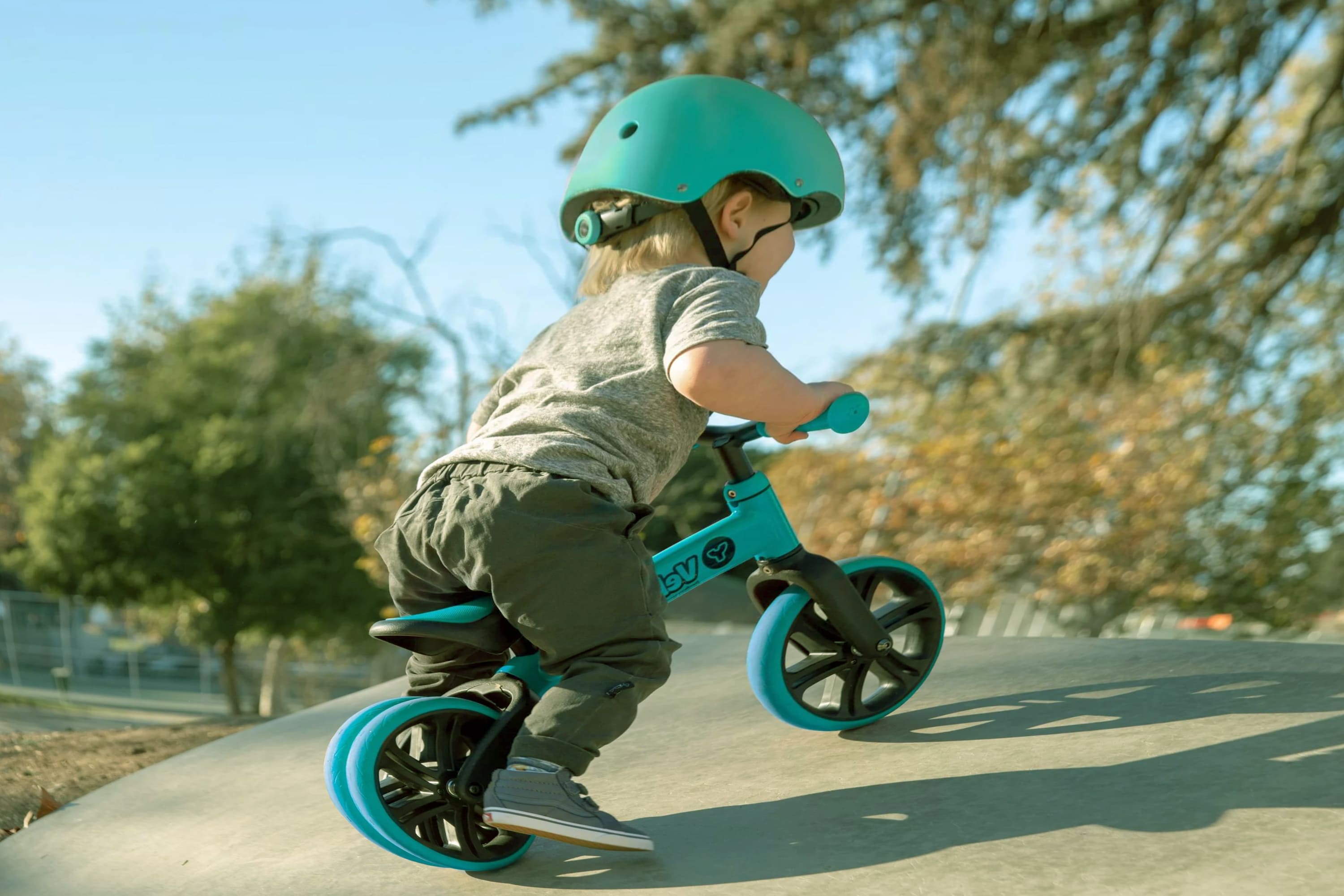 Беговел Кресс. Беговел jetscaper детский. Беговел specialized Hotwalk. Ребенок на беговеле.